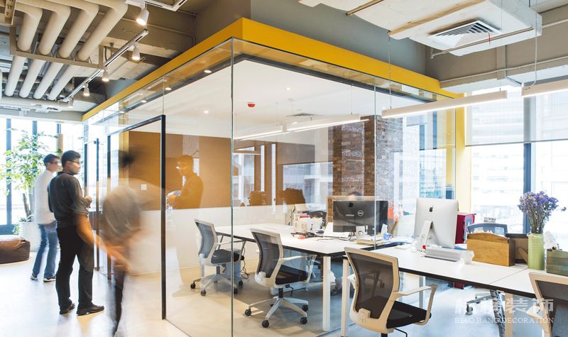 室內(nèi)設(shè)計(jì)師在設(shè)計(jì)辦公室時(shí)怎么設(shè)計(jì)布置？